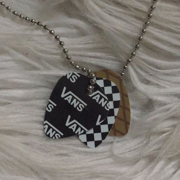 vans off the wall necklace